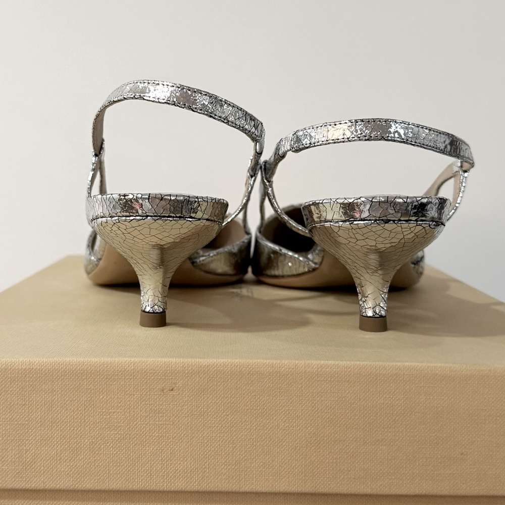 BrandNEW Michael Kors COLLECTION Hallie Runway Crackled Leather Pump, 41. Silver - Picture 8 of 16